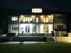 Thorndale - Luxury Coastal Home - Hot Tub , Cinema & Games Room